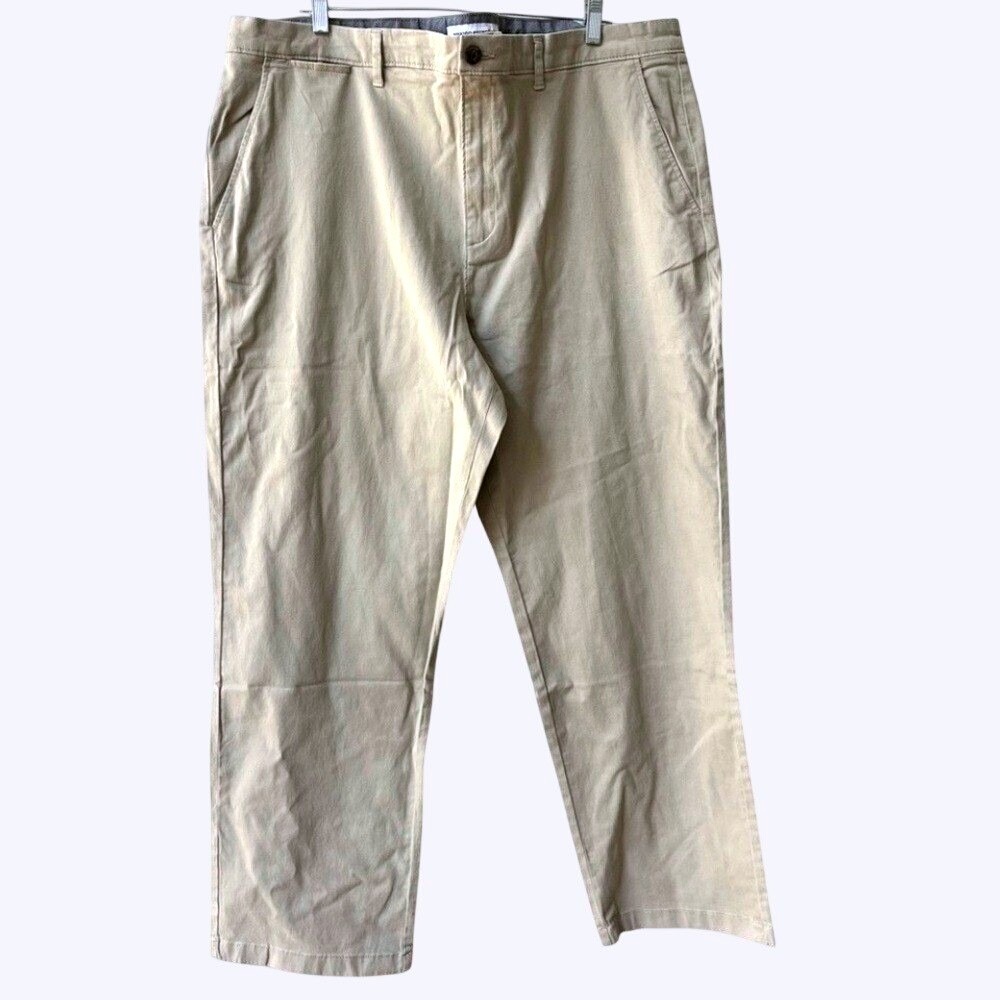 Mens Straight Fit Stretch Chino Pants Khaki Tan 42W 32L NWT Amazon Essentials